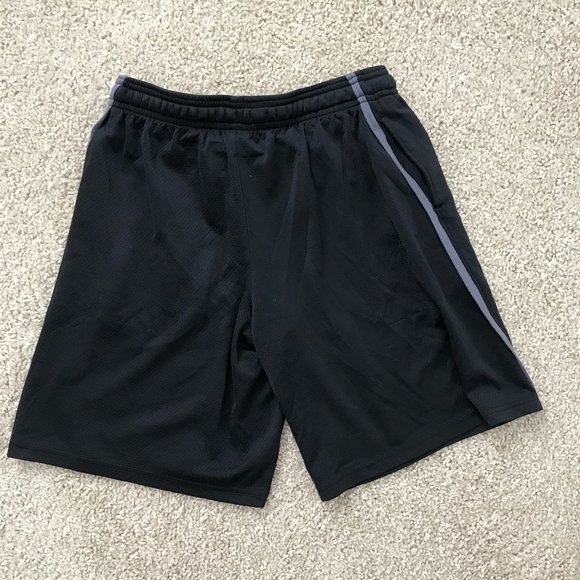 Under Armour Shorts Sz YLG Kids Black/Gray - Picture 4 of 6